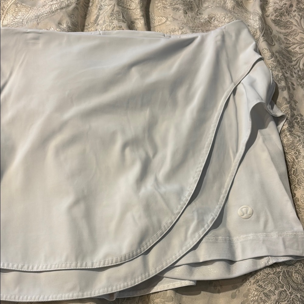 lululemon athletica light blue/white layered mini skirt